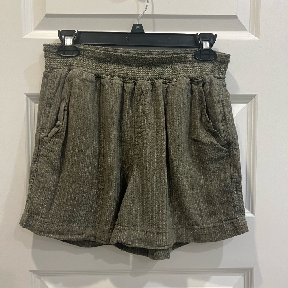 Briggs New York Olive High-Waist Smocked Women’s Shorts